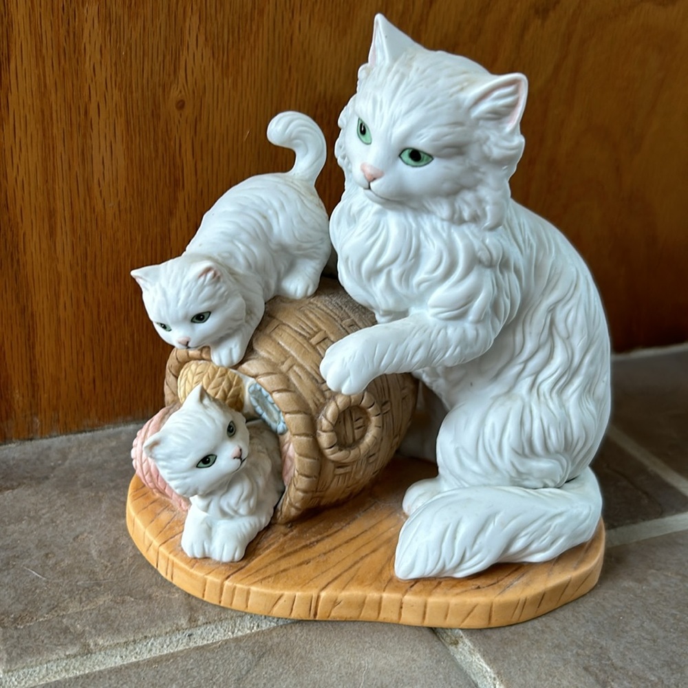 Homeco Home Interiors Feline Figurine